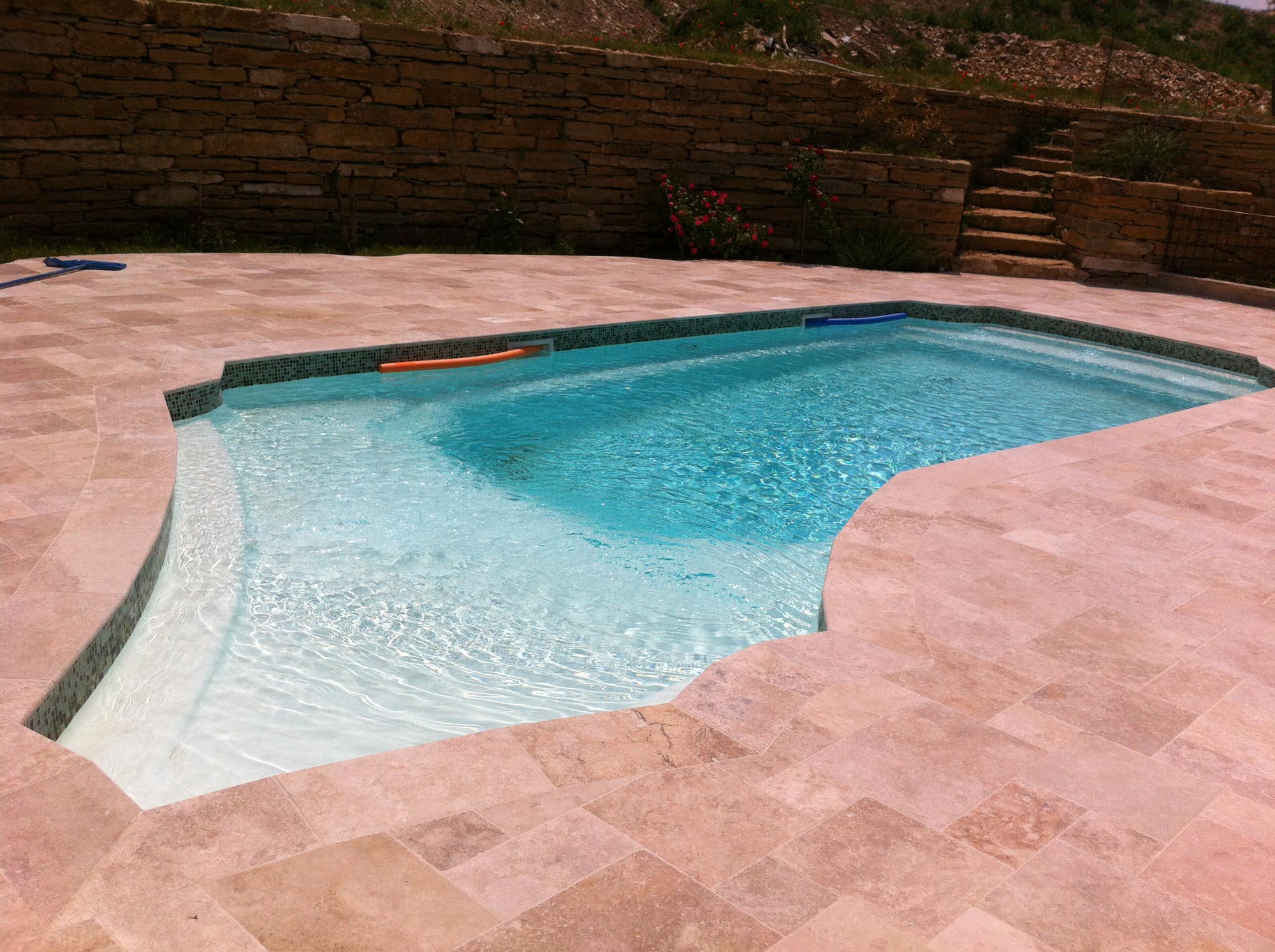 piscine11 decoupe de pierres et carrelages Sud-Est-faconnage de dalles Sud-Est-gres cerame Vaucluse-pierre naturelle Vaucluse-amenagement exterieur et interieur Sud-Est-carrelages sur-mesure Sud-Est