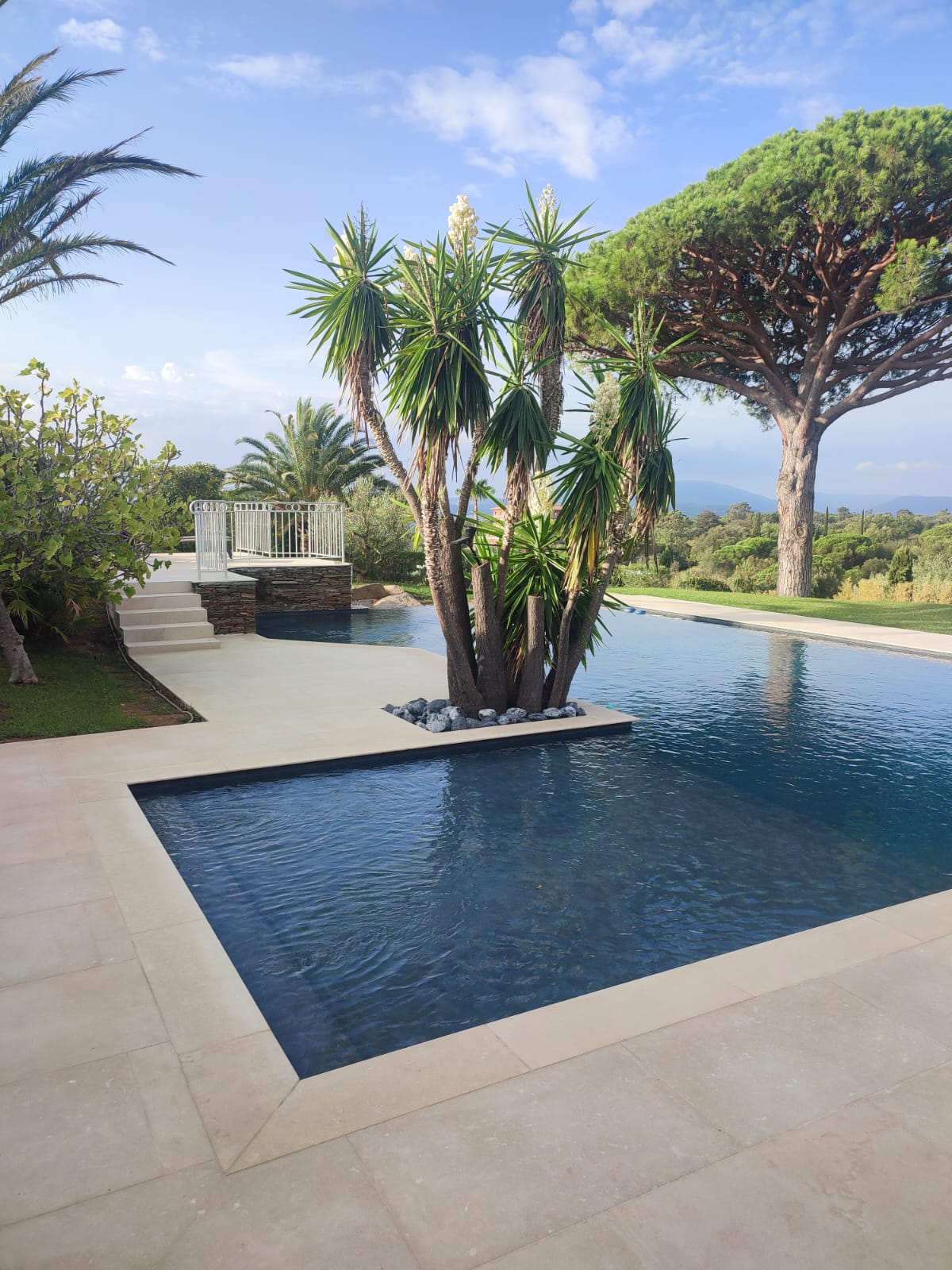 decoupe de pierres et carrelages Sud-Est-faconnage de dalles Sud-Est-gres cerame Vaucluse-pierre naturelle Vaucluse-amenagement exterieur et interieur Sud-Est-carrelages sur-mesure Sud-Est