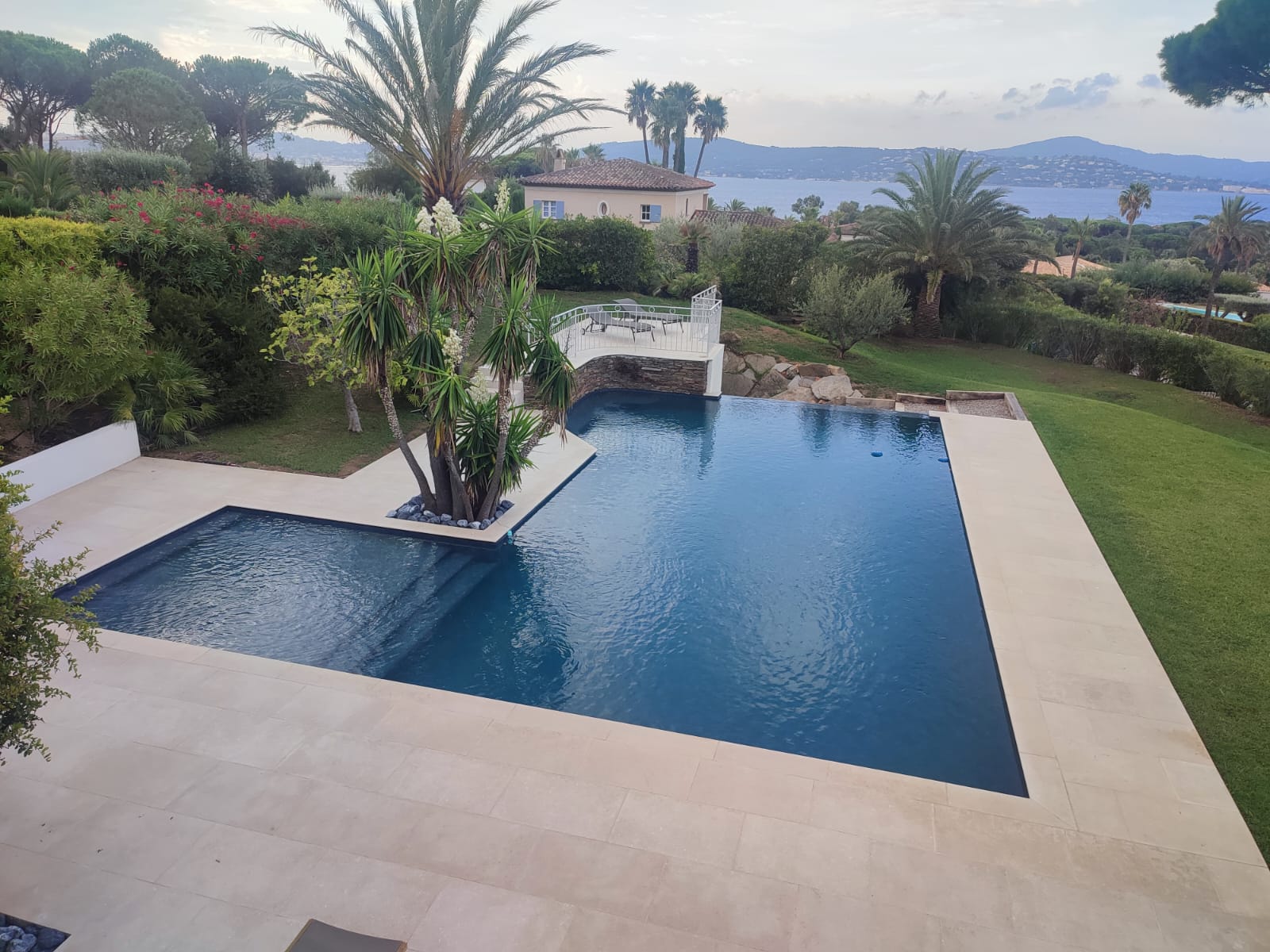 decoupe de pierres et carrelages Sud-Est-faconnage de dalles Sud-Est-gres cerame Vaucluse-pierre naturelle Vaucluse-amenagement exterieur et interieur Sud-Est-carrelages sur-mesure Sud-Est