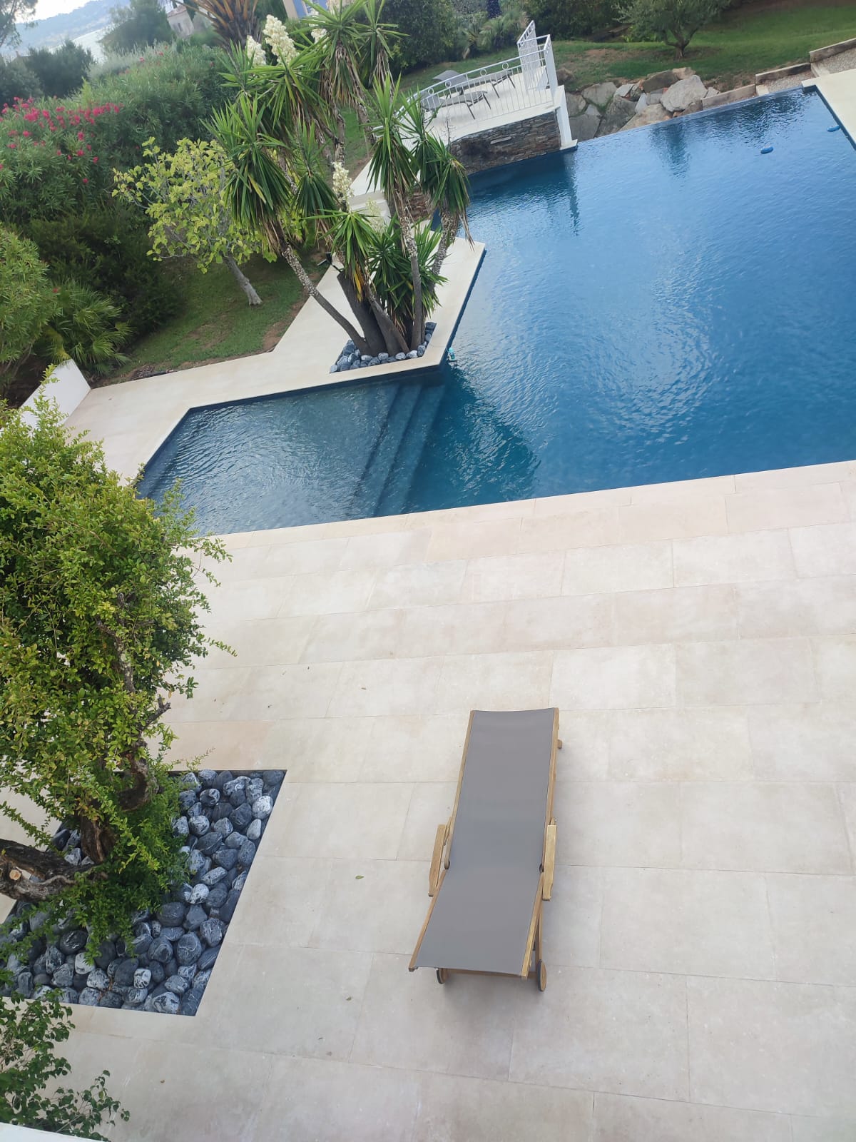 decoupe de pierres et carrelages Sud-Est-faconnage de dalles Sud-Est-gres cerame Vaucluse-pierre naturelle Vaucluse-amenagement exterieur et interieur Sud-Est-carrelages sur-mesure Sud-Est