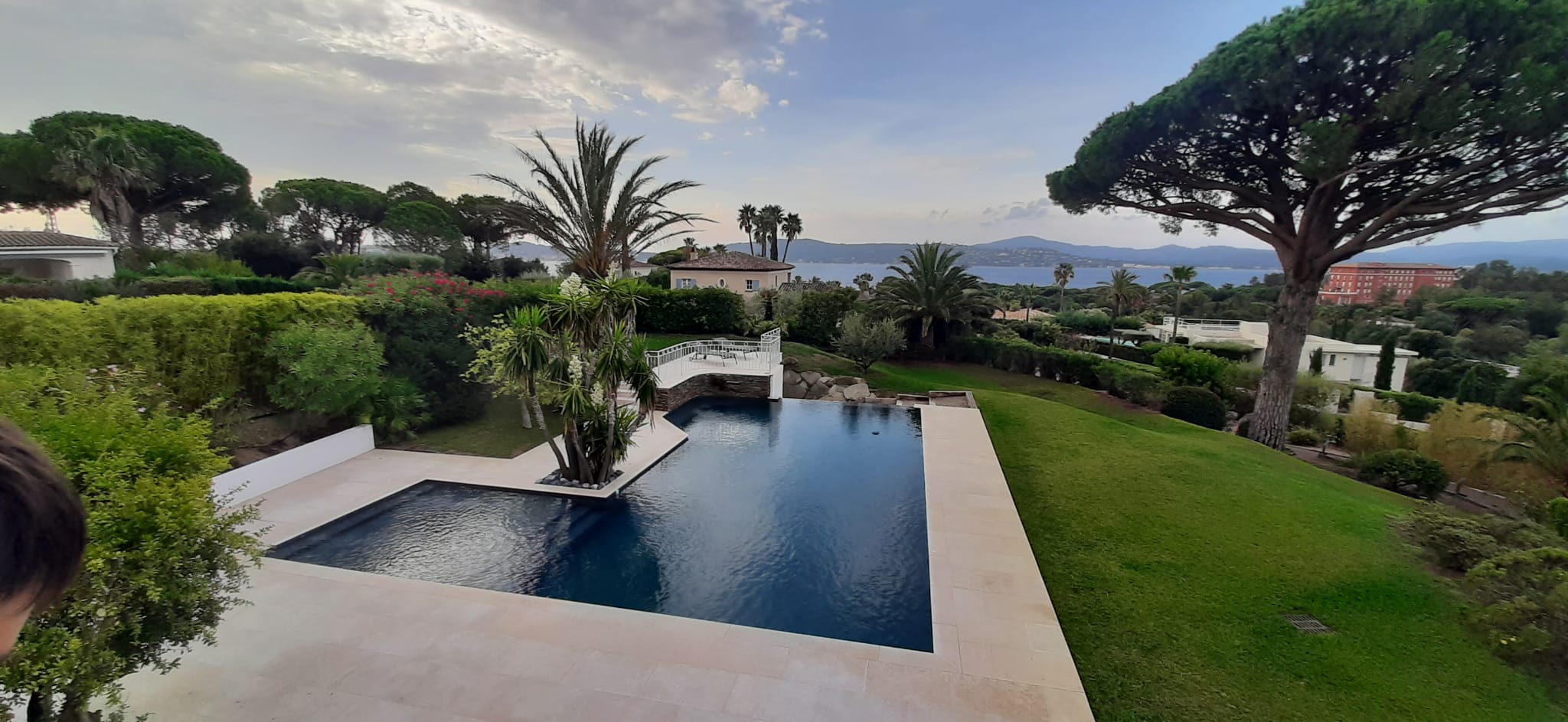 decoupe de pierres et carrelages Sud-Est-faconnage de dalles Sud-Est-gres cerame Vaucluse-pierre naturelle Vaucluse-amenagement exterieur et interieur Sud-Est-carrelages sur-mesure Sud-Est