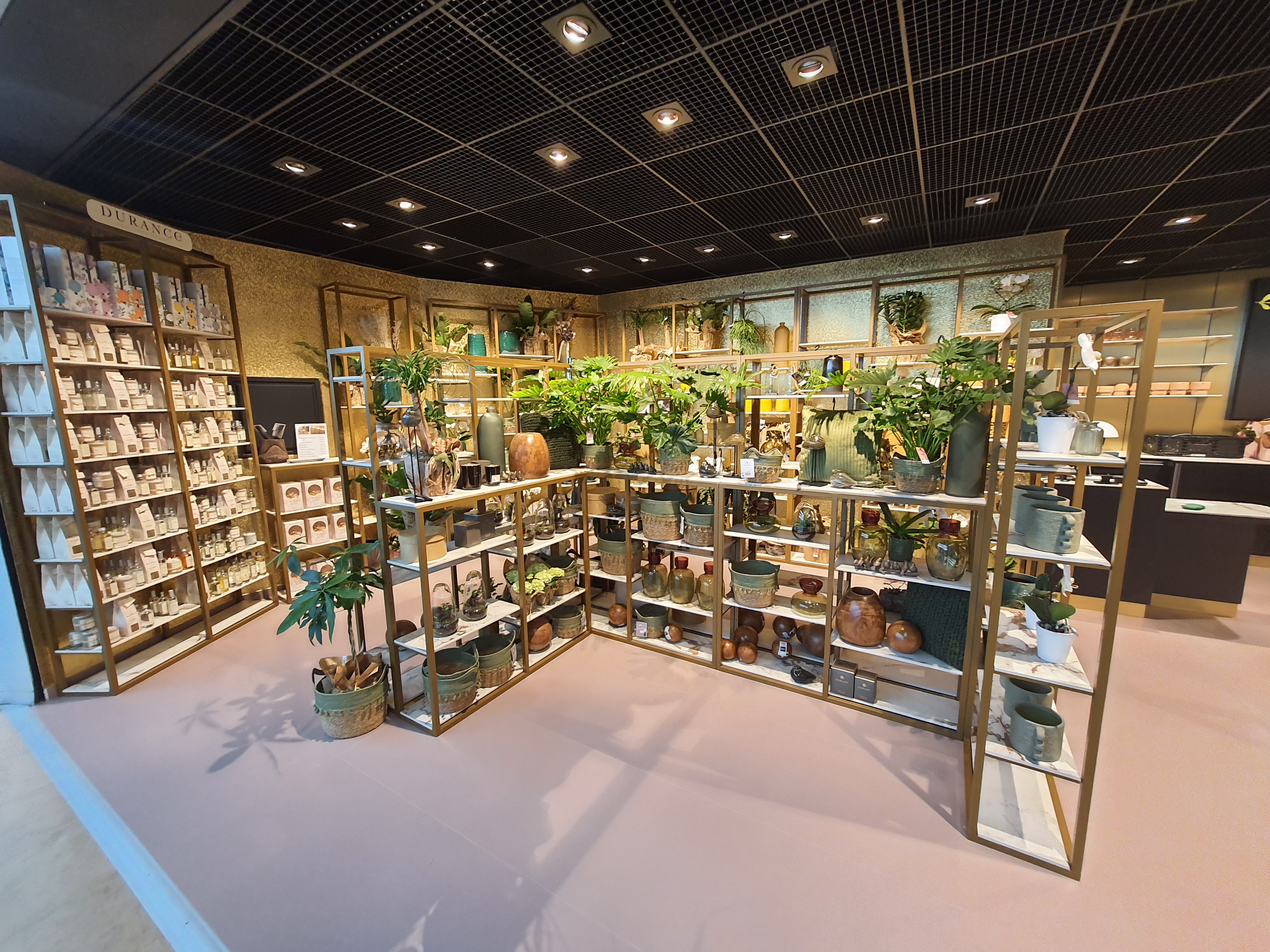 carrelage marbre Sud-Est-faconnage de dalles Sud-Est-gres cerame Vaucluse-pierre naturelle Vaucluse-amenagement exterieur et interieur Sud-Est-carrelages sur-mesure Sud-Est