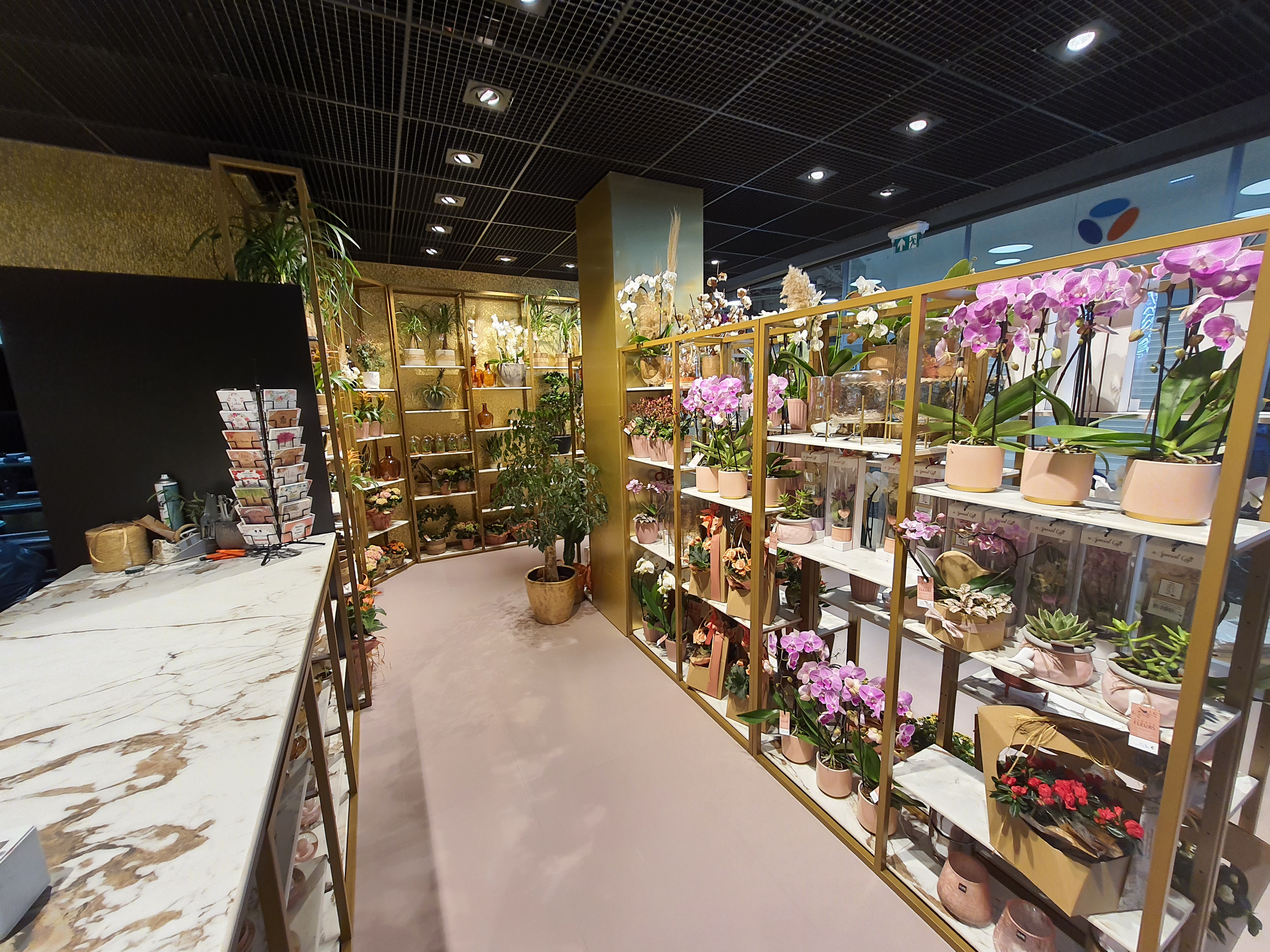 carrelage marbre Sud-Est-faconnage de dalles Sud-Est-gres cerame Vaucluse-pierre naturelle Vaucluse-amenagement exterieur et interieur Sud-Est-carrelages sur-mesure Sud-Est