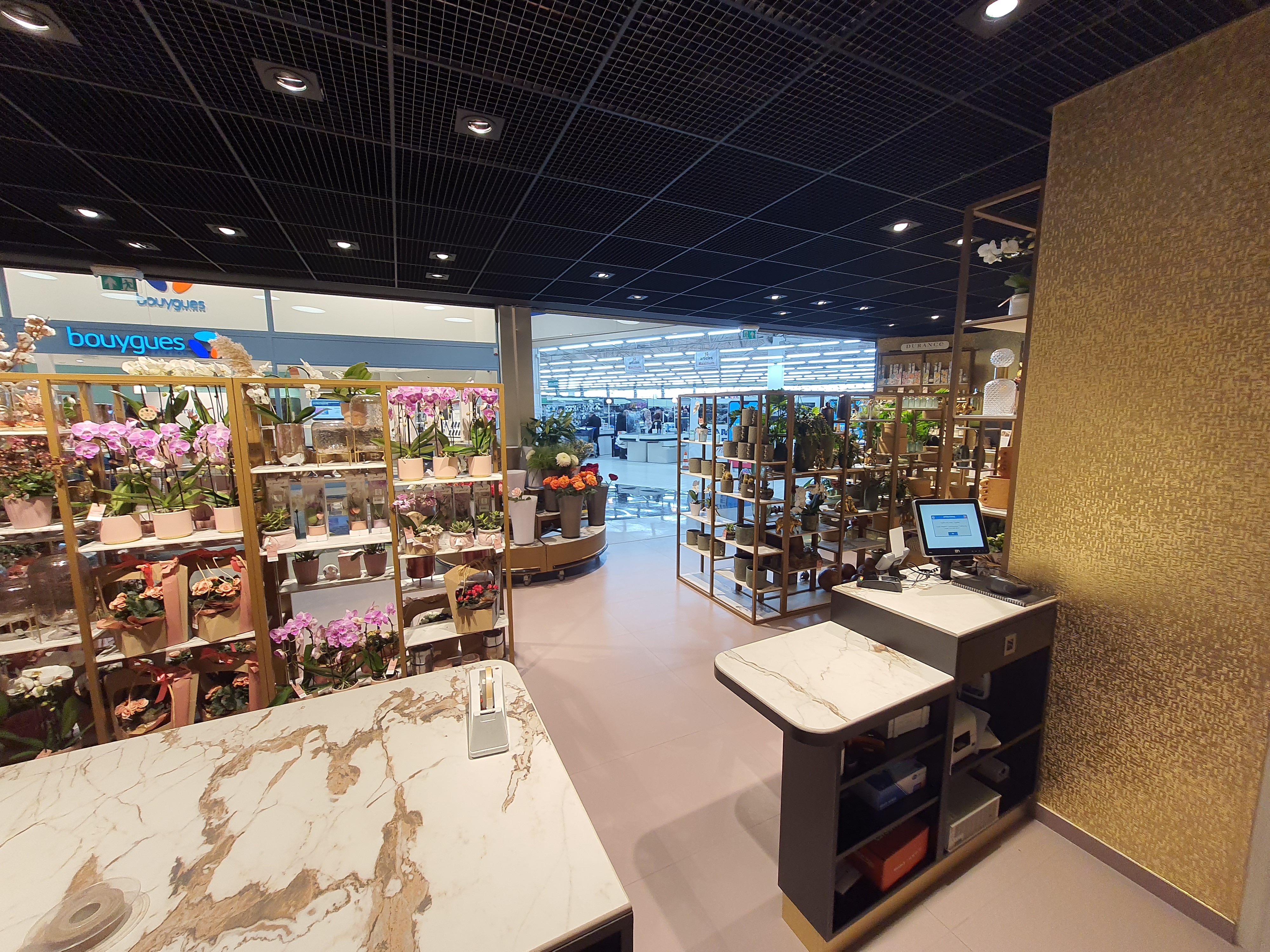 carrelage marbre Sud-Est-faconnage de dalles Sud-Est-gres cerame Vaucluse-pierre naturelle Vaucluse-amenagement exterieur et interieur Sud-Est-carrelages sur-mesure Sud-Est